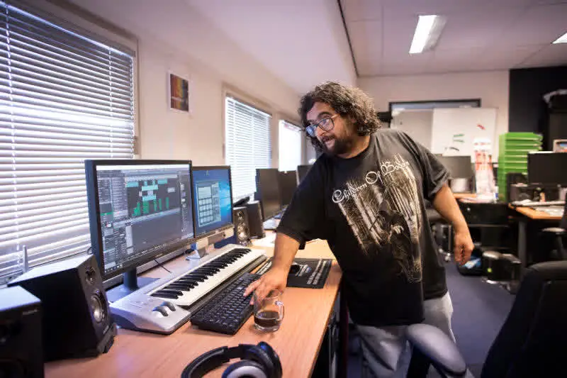 Een medewerker van DIGIVIBES