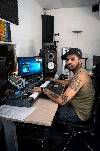 Rahoel bij Digivibes aan het werk.