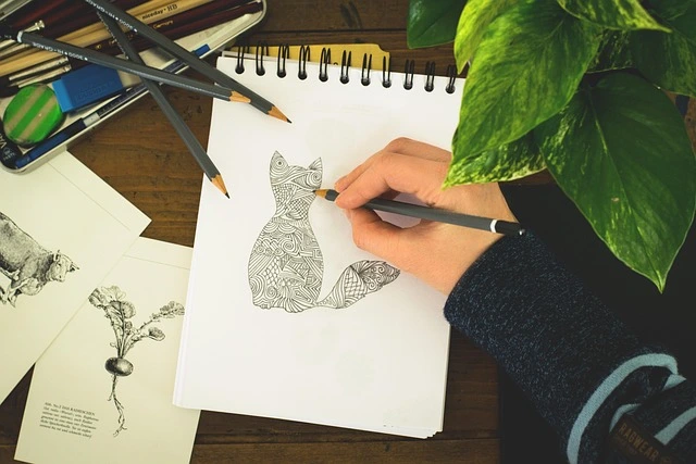 Hand met tekening van een kat